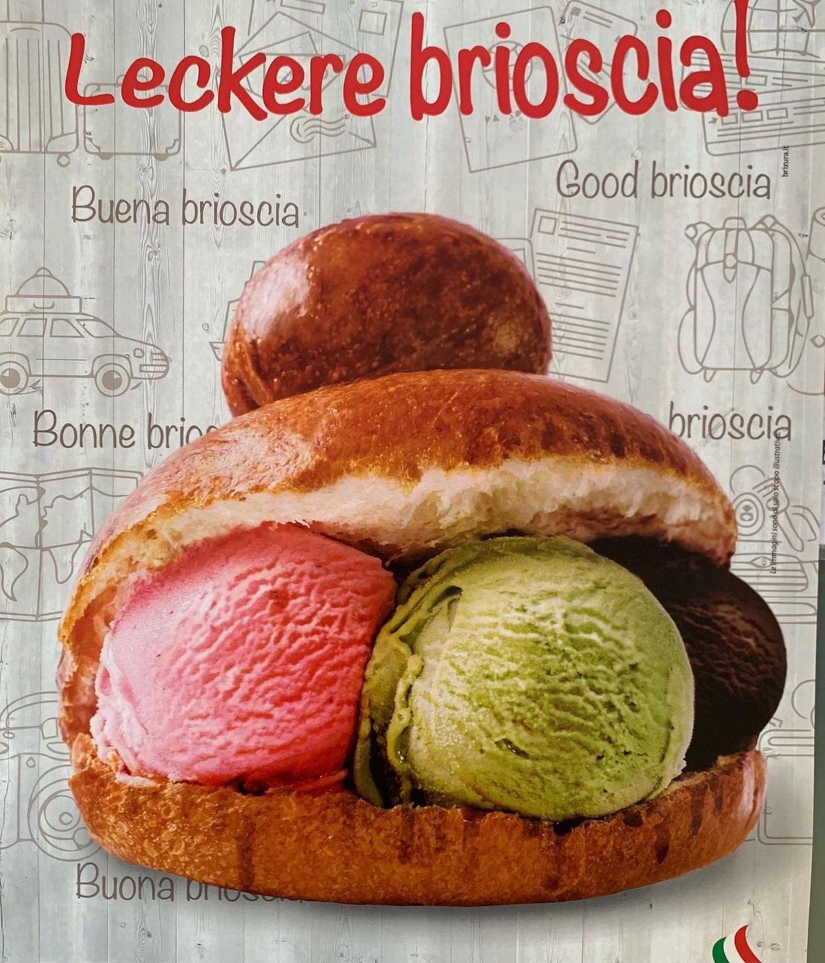 Brioche mit Eis gefüllt